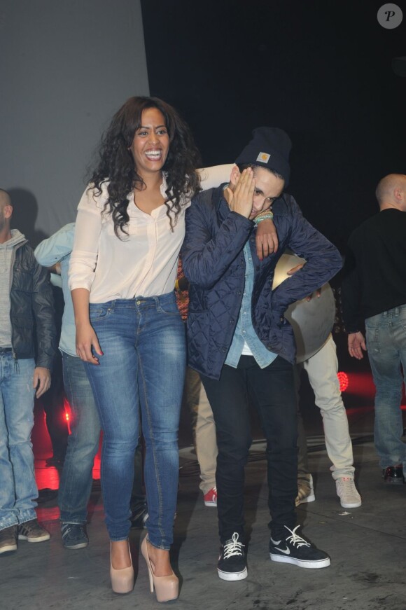Amel Bent et l'humoriste Malik lors de la soirée caritative Une nuit à Makala, au Zénith de Lille le 8 avril 2013.