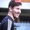 Lionel Messi, tout heureux d'avoir vaincu son adversaire pas comme les autres pour la télé japonaise