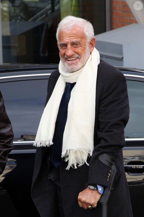 Jean-Paul Belmondo avec son ami Charles Gérard à Paris, le 9 avril 2013.