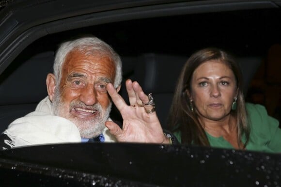 Jean-Paul Belmondo et Florence sa fille, à Paris, le 9 avril 2013.