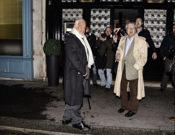 Jean-Paul Belmondo arrive au Veramente pour son anniversaire, à Paris, le 9 avril 2013.
