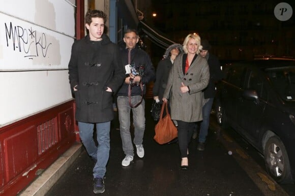 Paul Belmondo, sa Luana et leur fils arrivent au Veramente à Paris, le 9 avril 2013.
