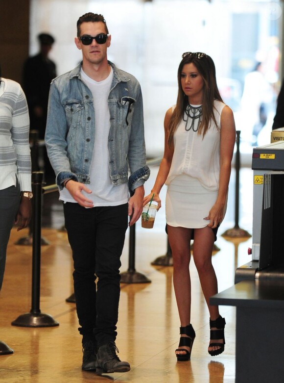 Ashley Tisdale et son petit ami Christopher French à New York, le 9 avril 2013.