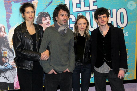 Maïwenn, Eric Elmosnino, Sara Forestier et Félix Moati lors de la première du film Télé Gaucho à Paris Bercy le 10 décembre 2012.