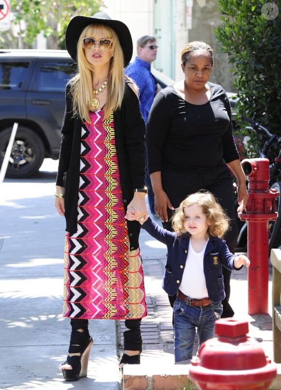 Rachel Zoe et son fils Skyler vont déjeuner au restaurant à West Hollywood, le 10 avril 2013.
