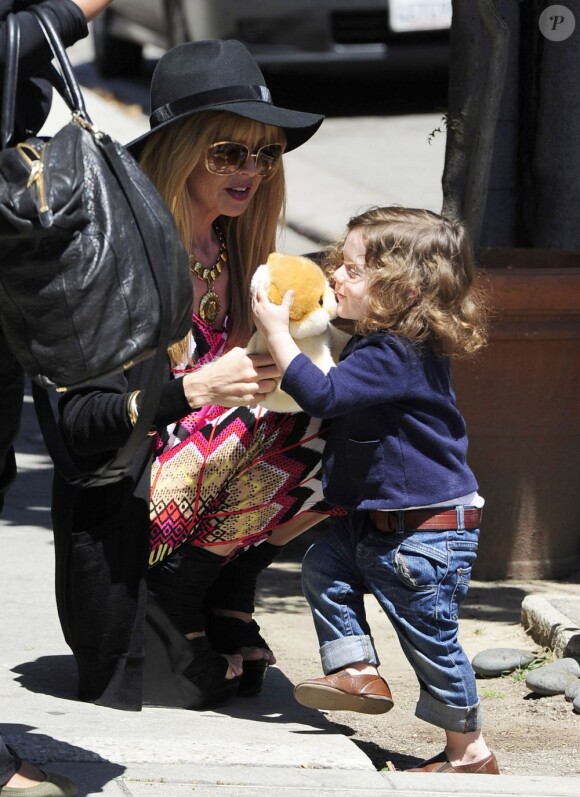 La styliste des stars Rachel Zoe et son fils Skyler vont déjeuner au restaurant à West Hollywood, le 10 avril 2013.