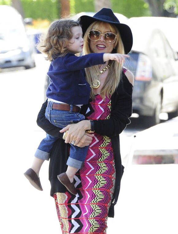 Rachel Zoe et son fils Skyler à West Hollywood, le 10 avril 2013.