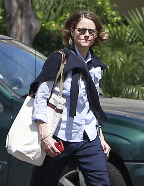 Exclusif - Jodie Foster se dirige vers le Four Seasons Hotel à Beverly Hills, Los Angeles, le 12 avril 2013