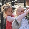 Marion et Tabitha, les jumelles de Sarah Jessica Parker à New York le 8 avril 2013.