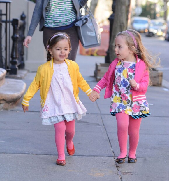 Marion et Tabitha, les jumelles de Sarah Jessica Parker à New York le 08/04/2013.