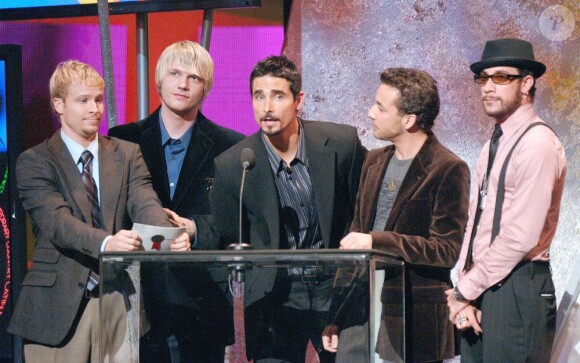 Les Backstreet Boys sur la scène des American Music Awards au Shrine Auditorium à Los Angeles, le 22 novembre 2005.