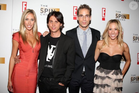 Lauren Stoner, Jonathan Cheban, Simon Huck et Katie Mox, héros de The Spin Crowd, assiste à la diffusion de l'épisode final de l'émission à New York. Octobre 2010.