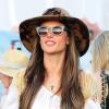 Chapeau, lunettes de soleil et sac à franges assorti à ses bottines Isabel Marant : Alessandra Ambrosio met le paquet sur les accessoires à Coachella. Le 12 avril 2013.