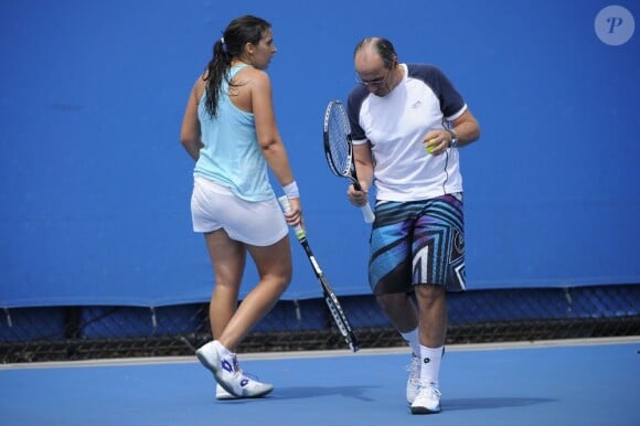 Marion Bartoli et son coach de père Walter Bartoli lors d'un entraînement durant l'Open d'Australie à Melbourne le 12 janvier 2013
