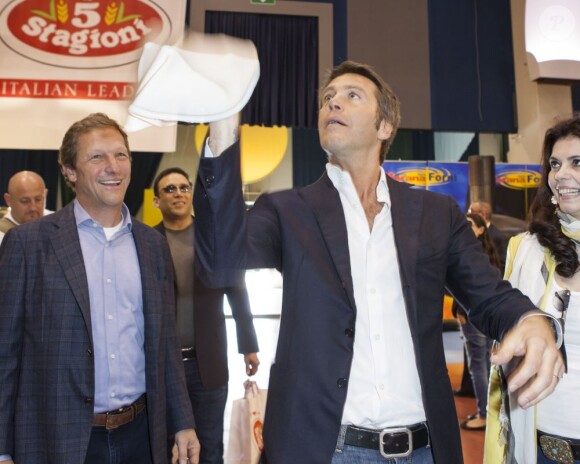 Emmanuel-Philibert de Savoie tourne sa dernière émission télé lors du championnat du monde de pizza, à Parme, le 17 avril 2013