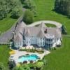 L'acteur américain Christopher Meloni a mis en vente sa superbe maison située dans le Connecticut huit mois après l'avoir achetée.