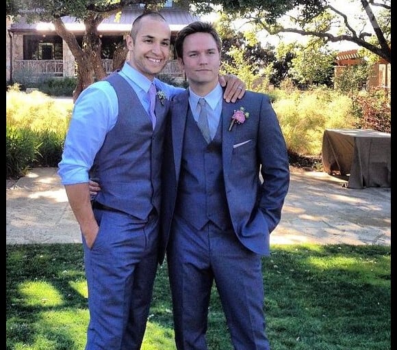 Scott Porter s'est marié samedi 20 avril 2013 à Austin au Texas avec sa petite amie de longue date Kelsey Mayfield.