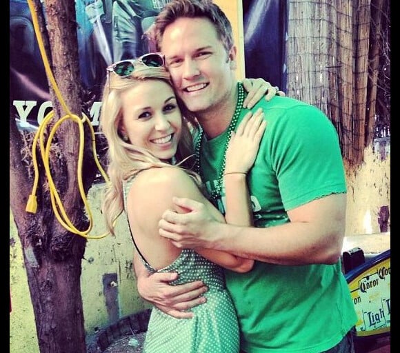 Scott Porter, la star de Hart of Dixie a épousé samedi 20 avril 2013, sa petite amie de longue date, Kelsey Mayfield à Austin au Texas.