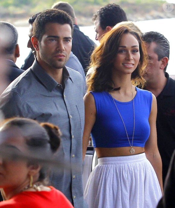 Jesse Metcalfe et sa petite amie Cara Santana lors de l'evenement "Taste of the NFL" à Dallas, le 21 avril 2013.