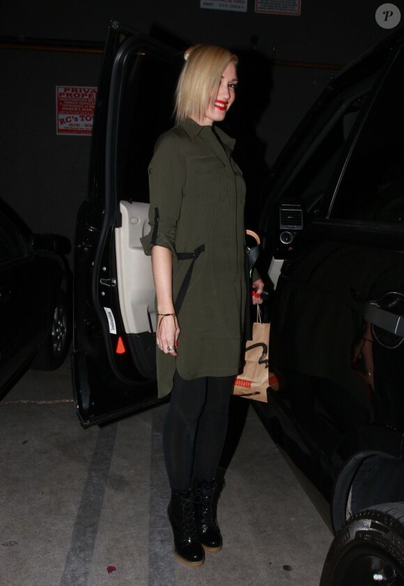 Gwen Stefani et son fils Zuma (4 ans) quittent le restaurant Benihana à Los Angeles. Le 19 avril 2013.