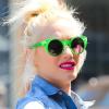 Gwen Stefani, radieuse dans sa combinaison G-Star, emmène ses deux fils Kingston et Zuma au Jewel City Bowl & Grill à Glendale. Le 20 avril 2013.