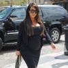 Kim Kardashian, enceinte, fait du shopping à New York. Le 22 avril 2013.