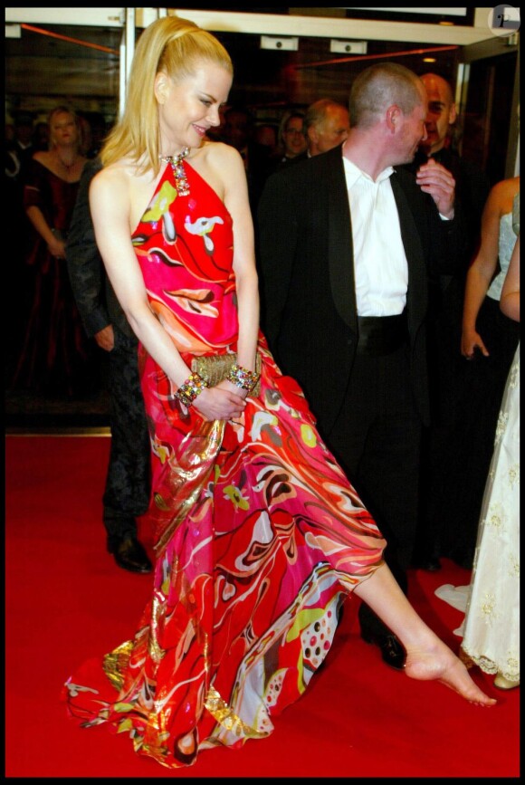 Nicole Kidman pieds nus pour Dogvill au Festival de Cannes 2003.