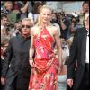 Nicole Kidman monte les marches pour Dogville au Festival de Cannes 2003.