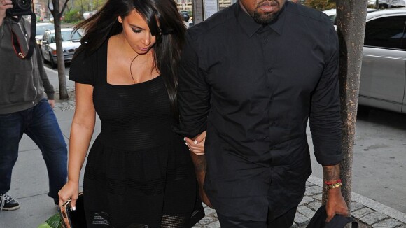 Kim Kardashian, enceinte et en transparence : son chéri Kanye West se rachète
