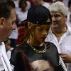 Rihanna assiste au match de NBA entre les Miami Heat et les Milwaukee Bucks à Miami, habillée d'une casquette +Fresh.i.Am+, d'un t-shirt Givenchy personnalisé et de baskets Nike Air Jordan 13. Le 21 Avril 2013.