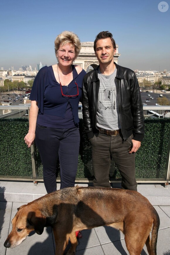 Sophie Dulac, Olivier Martinez, et sa chienne Sheeba à la conférence du presse du Champs-Elysées Film Festival, le 25 avril 2013, sur la terrasse du Publicis à Paris.