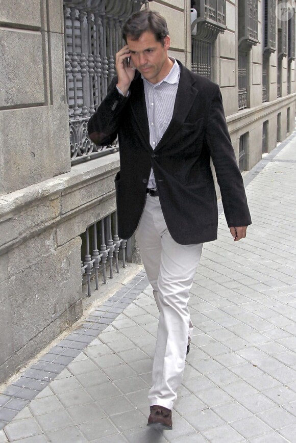 Le prince Louis de Bourbon vu dans les rues de Madrid le jour de son 39e anniversaire, le 25 avril 2013.