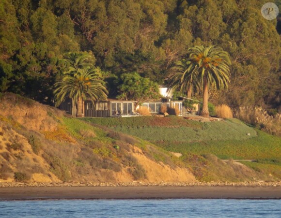 Brad Pitt et Angelina Jolie ont soulevé la colère de leurs voisins de Santa Barbara où ils possèdent une magnifique propriété.