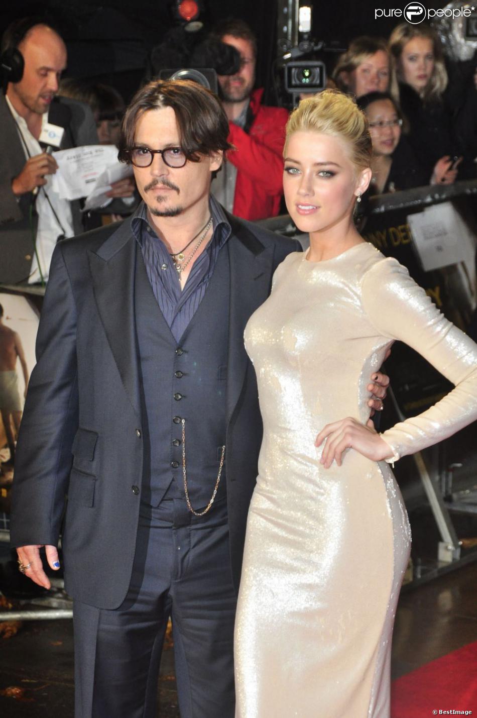 Johnny Depp et Amber Heard le 3 novembre 2011 à Londres lors de la projection du film Rhum Express