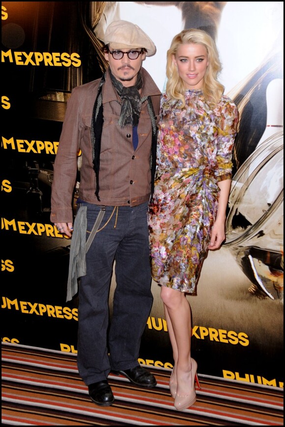 Johnny Depp et Amber Heard au photocall du film "Rhum Express" à Paris Photocall le 8 novembre 2011