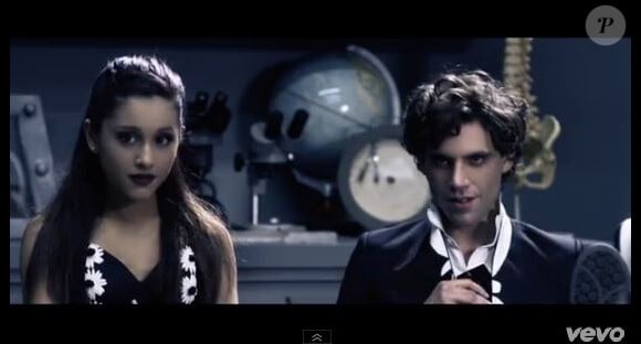 Mika et Ariana Grande dans le clip de la chanson Popular Song, troisième extrait de l'opus du chanteur intitulé The Origin of Love sorti en septembre 2012.