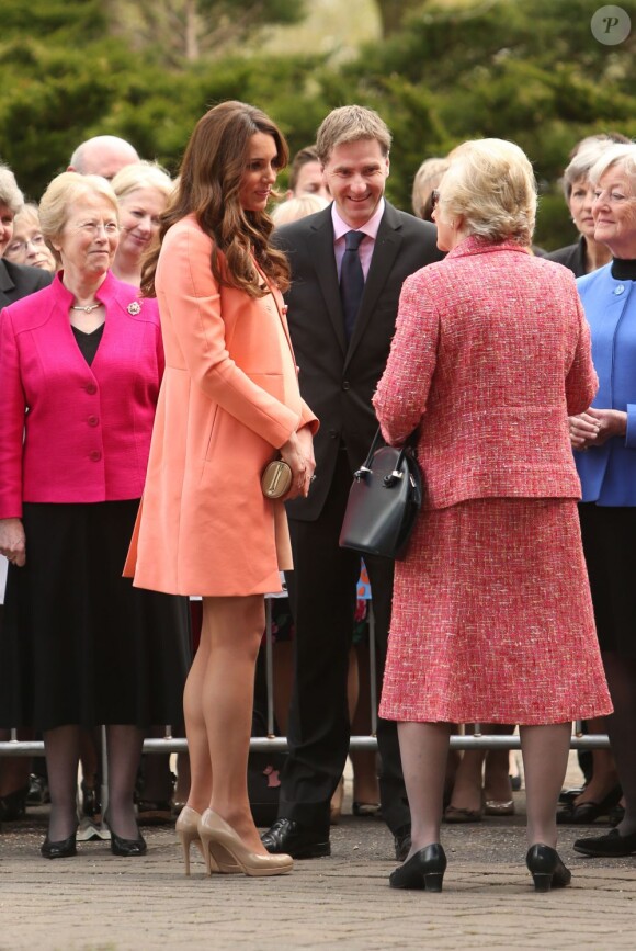 La duchesse de Cambridge en visite à la Naomi House dans le Hampshire le 29 avril 2013 dans le cadre de son patronage de East Anglia's Children's Hospices et de la Children's Hospice Week.