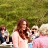Kate Middleton en visite à la Naomi House dans le Hampshire le 29 avril 2013 dans le cadre de son patronage de East Anglia's Children's Hospices et de la Children's Hospice Week.
