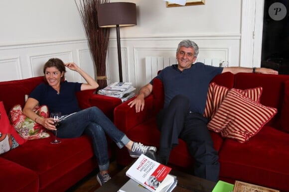 Exclusif - Le politicien Hervé Morin et sa compagne Élodie Garamond à leur domicile parisien, le 2 mai 2011.