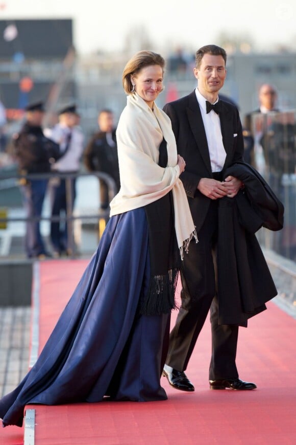 La princesse Sophie et le prince Alois de Liechtenstein arrivant au Muziekgebouw Aan't IJ pour le banquet final de l'intronisation du roi Willem-Alexander des Pays-Bas, après la parade aquatique sur l'IJ, le 30 avril 2013 à Amsterdam.