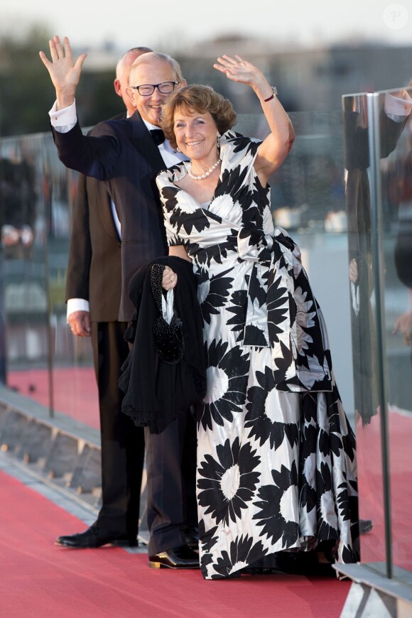 La princesse Margriet et Pieter van Vollenhoven arrivant au Muziekgebouw Aan't IJ pour le banquet final de l'intronisation du roi Willem-Alexander des Pays-Bas, après la parade aquatique sur l'IJ, le 30 avril 2013 à Amsterdam.