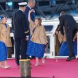Les princesses Catharina-Amalia, Alexia et Ariane accompagnaient leur père le roi Willem-Alexander des Pays-Bas et leur mère la reine Maxima lors de la parade aquatique sur l'IJ précédant le banquet offert par le gouvernement au Muziekgebouw Aan't IJ, le 30 avril 2013 à Amsterdam.