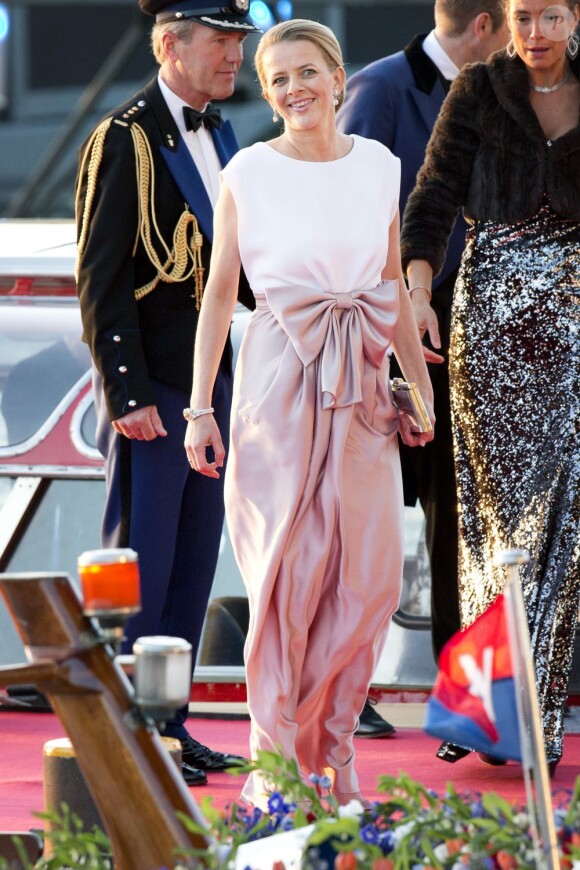 La princesse Mabel arrivant au Muziekgebouw Aan't IJ pour le banquet final de l'intronisation du roi Willem-Alexander des Pays-Bas, après la parade aquatique sur l'IJ, le 30 avril 2013 à Amsterdam.
