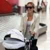 Kristin Cavallari arrive avec son fils Camden à l'aéroport LAX de Los Angeles, le 30 avril 2013.