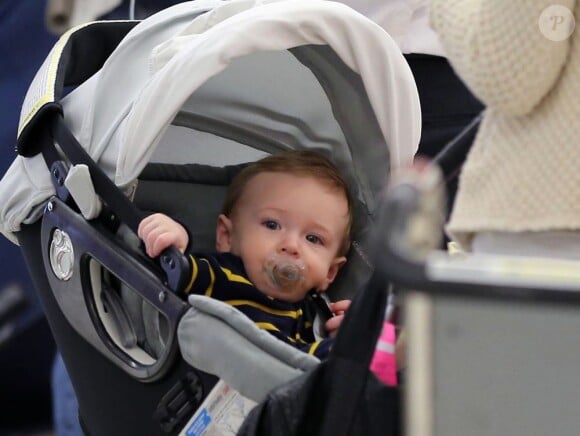 Kristin Cavallari arrive avec son adorable fils Camden à l'aéroport LAX de Los Angeles, le 30 avril 2013.