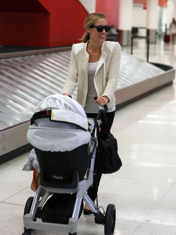 La jolie Kristin Cavallari arrive avec son fils Camden à l'aéroport LAX de Los Angeles, le 30 avril 2013.