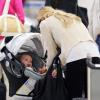 Kristin Cavallari arrive avec son fils Camden à l'aéroport LAX de Los Angeles, le 30 avril 2013.
