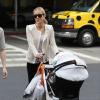 Kristin Cavallari arrive avec son fils Camden à l'aéroport LAX de Los Angeles, le 30 avril 2013.