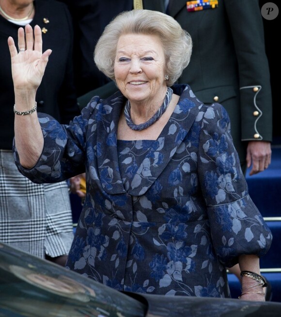 La princesse Beatrix des Pays-Bas quittant le palais royal d'Amsterdam, le 1er mai 2013, au lendemain de l'intronisation du monarque.