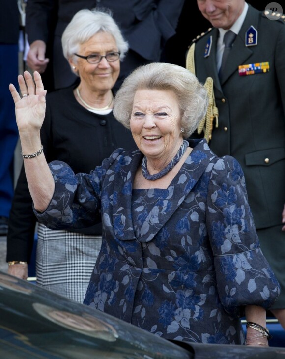 La princesse Beatrix des Pays-Bas quittant le palais royal d'Amsterdam, le 1er mai 2013, au lendemain de l'intronisation du monarque.
